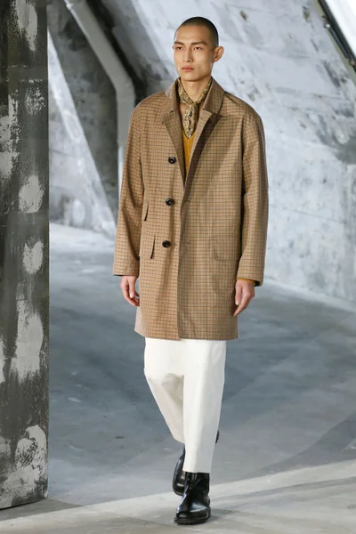Look 25